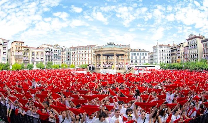 GORA ! - 4 millions de festayres aux San Fermínes